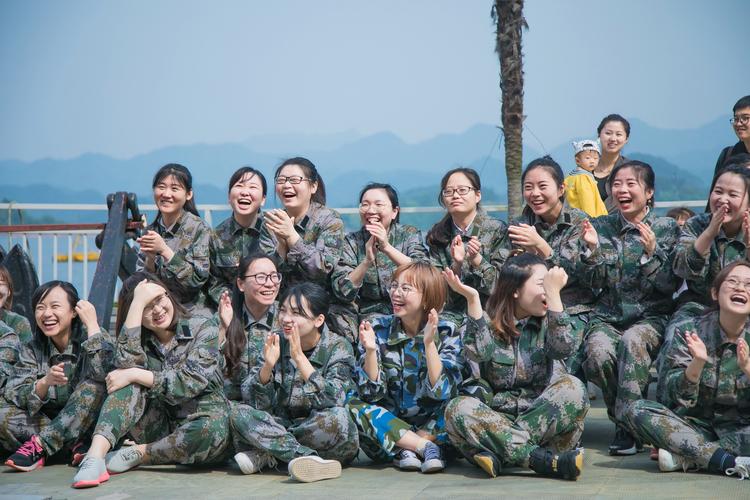胡权,公司经营范围包括:企业管理咨询服务;商业信息咨询